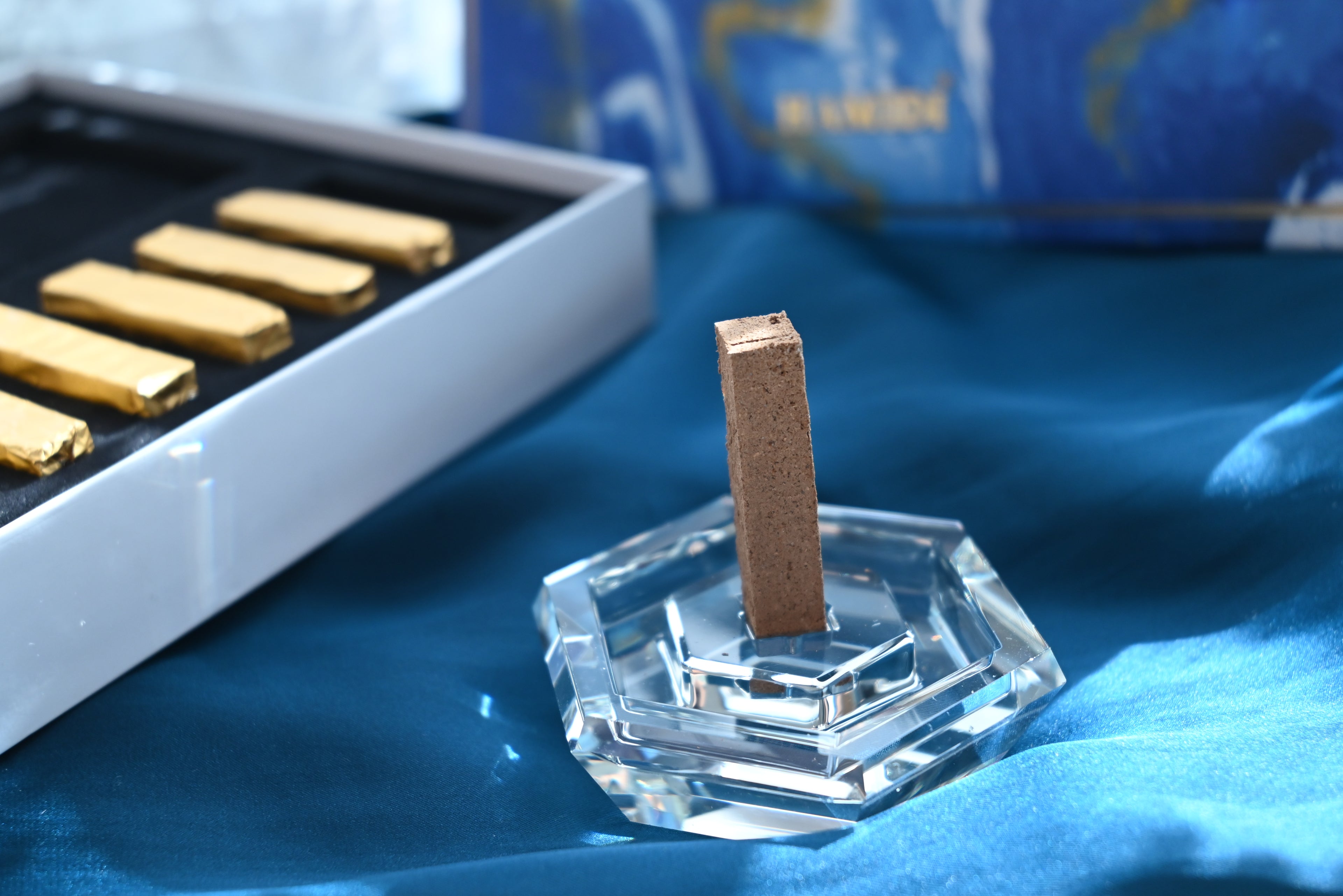 Load video: Discover the rich aroma of Oud Sticks – Pure agarwood for a calming and luxurious scent experience.